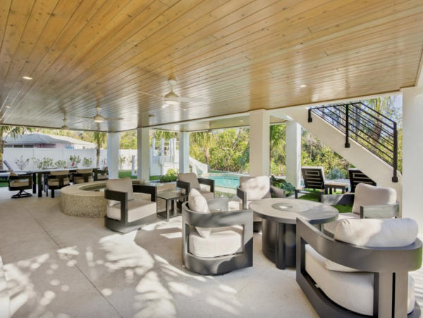 Custom Luxury Home 7 minute walk to beach and South Village
